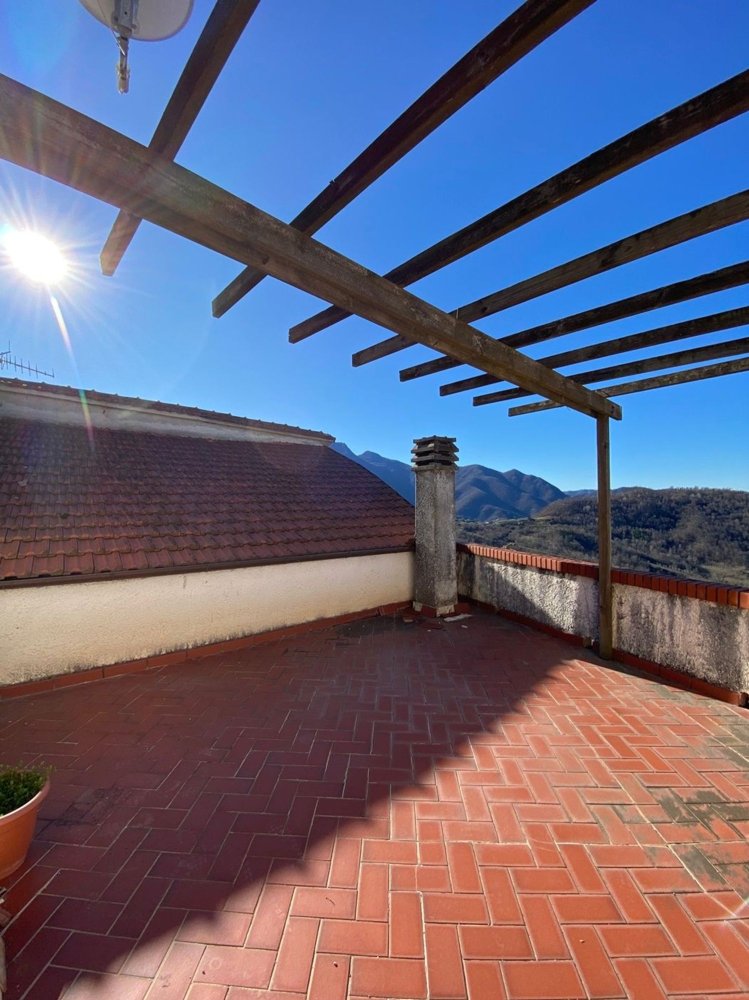 4 rooms House in Casola in Lunigiana, Italy No. 128011