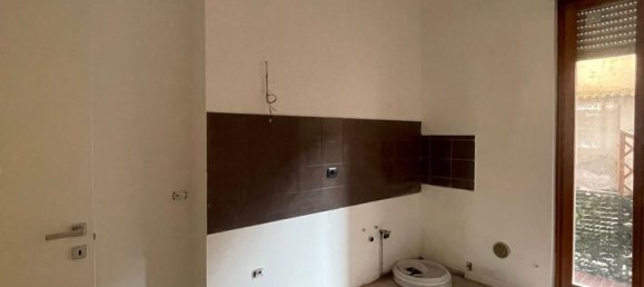 3 bedrooms Apartment in Piacenza, Italy No. 371067 5
