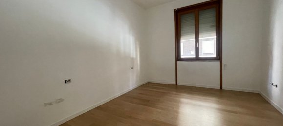 3 bedrooms Apartment in Piacenza, Italy No. 371067 9