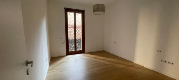 3 bedrooms Apartment in Piacenza, Italy No. 371067 8