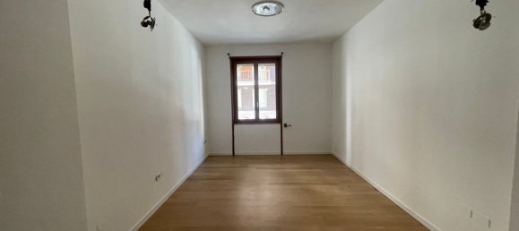 3 bedrooms Apartment in Piacenza, Italy No. 371067 2