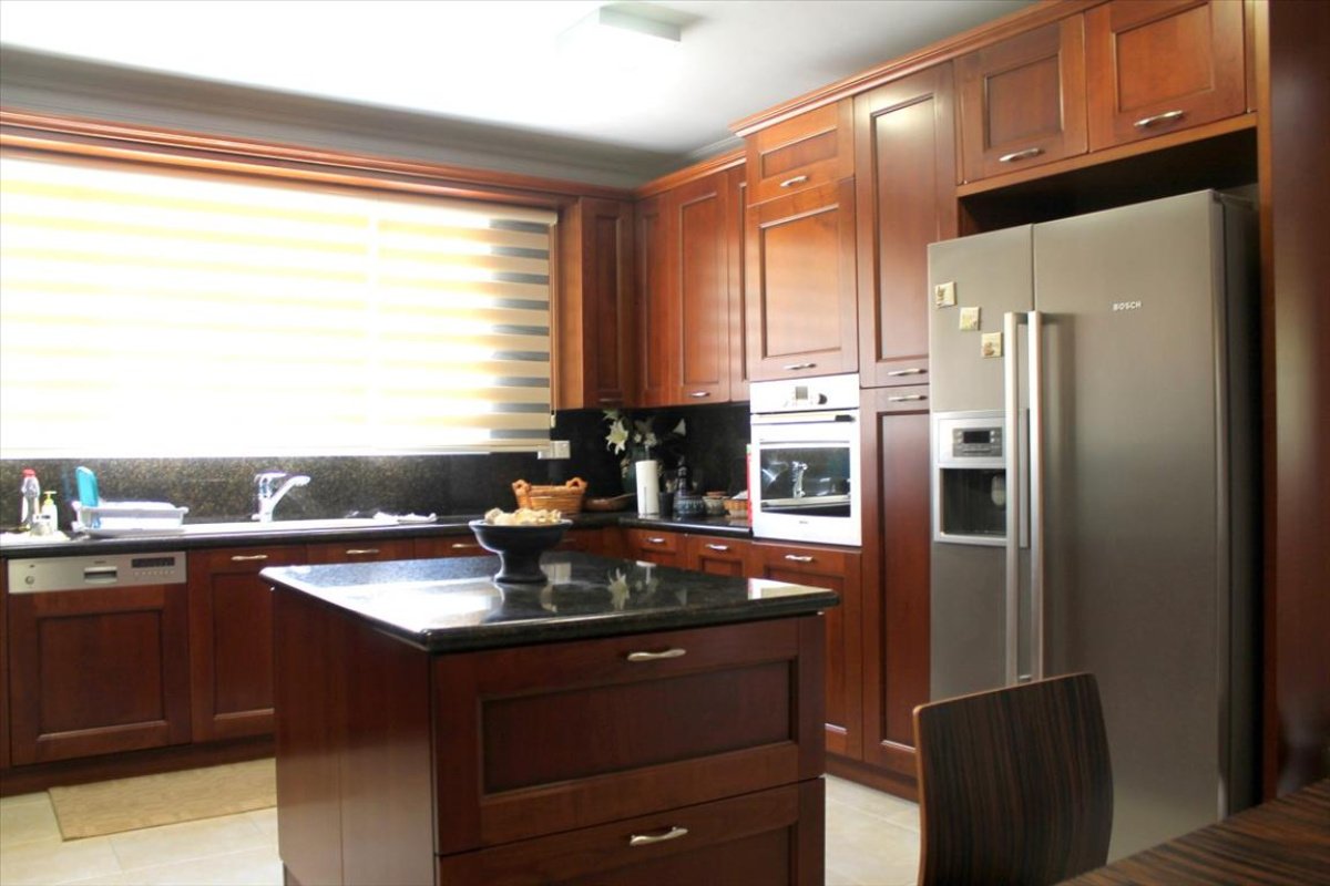 4 bedrooms Villa in Limassol, Cyprus No. 1728