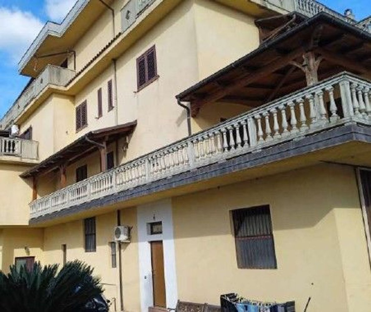 Apartamento T4 em Montalto Uffugo, Italy N.º 323577