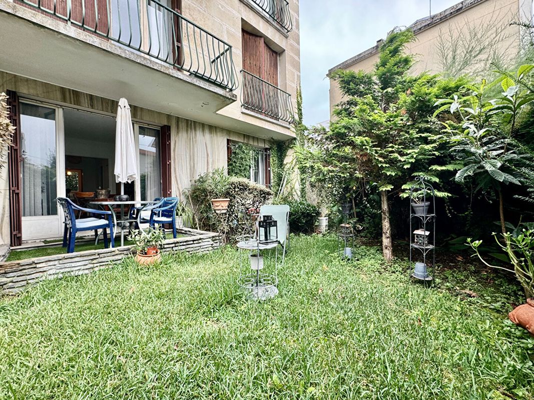 2 bedrooms Apartment in Bois-Colombes, France No. 131474