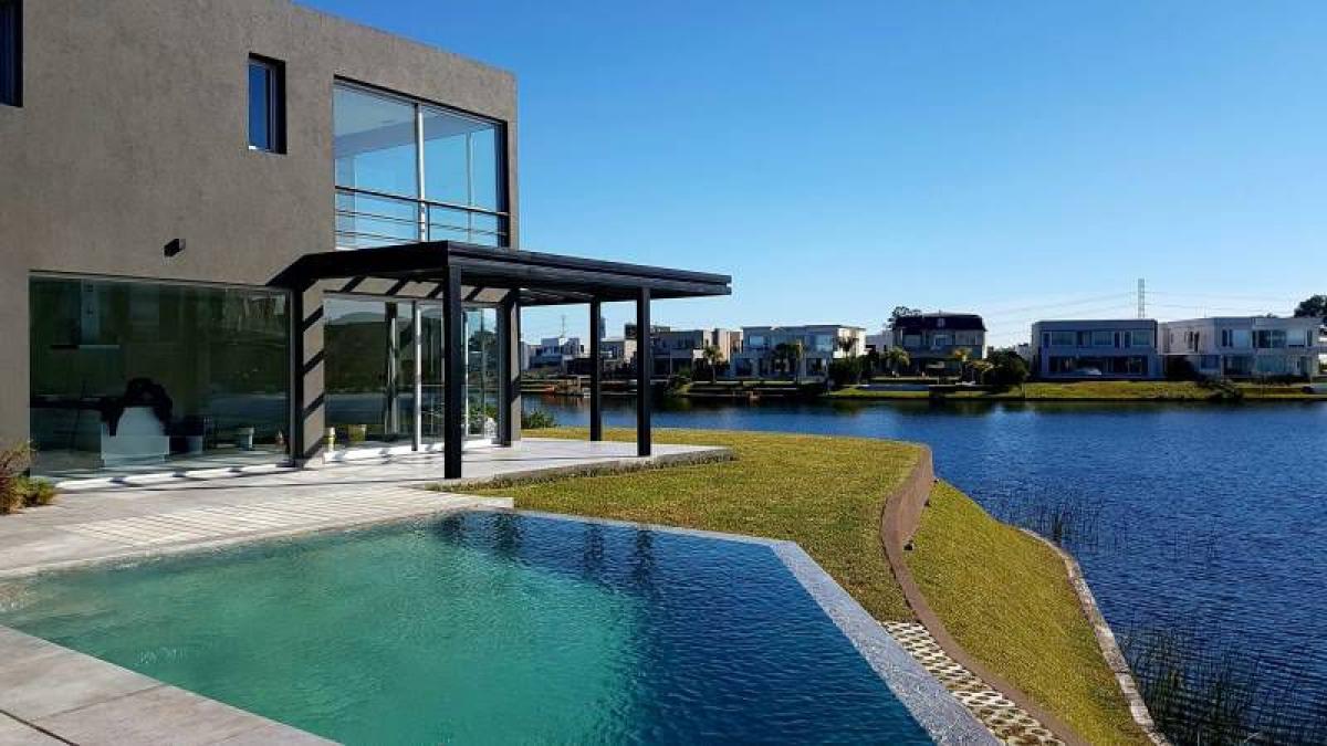 3 bedrooms House in Tigre, Argentina No. 8412