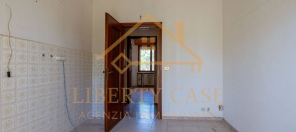 2 bedrooms Apartment in Vercelli, Italy No. 277235 3