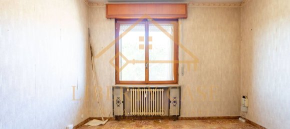 2 bedrooms Apartment in Vercelli, Italy No. 277235 5