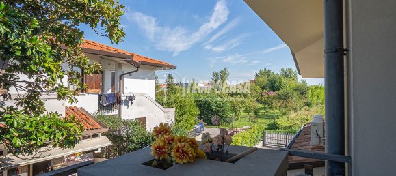 3 Schlafzimmer Wohnung in Sirmione, Italy, Nr. 378213 4