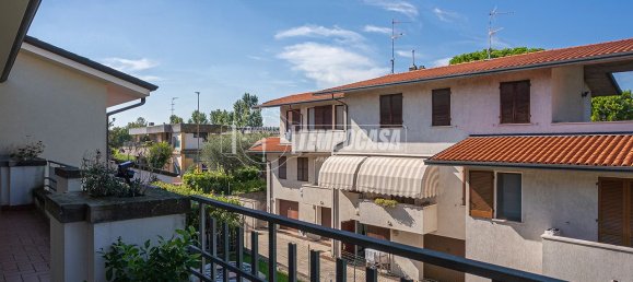 3 Schlafzimmer Wohnung in Sirmione, Italy, Nr. 378213 7
