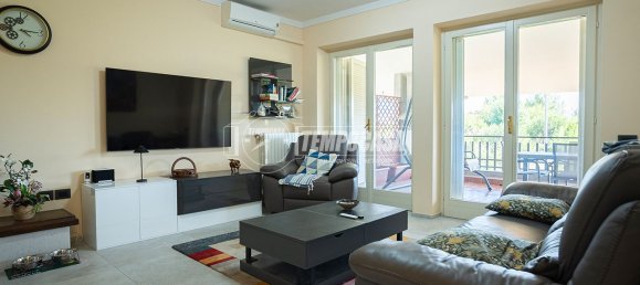 3 Schlafzimmer Wohnung in Sirmione, Italy, Nr. 378213 28