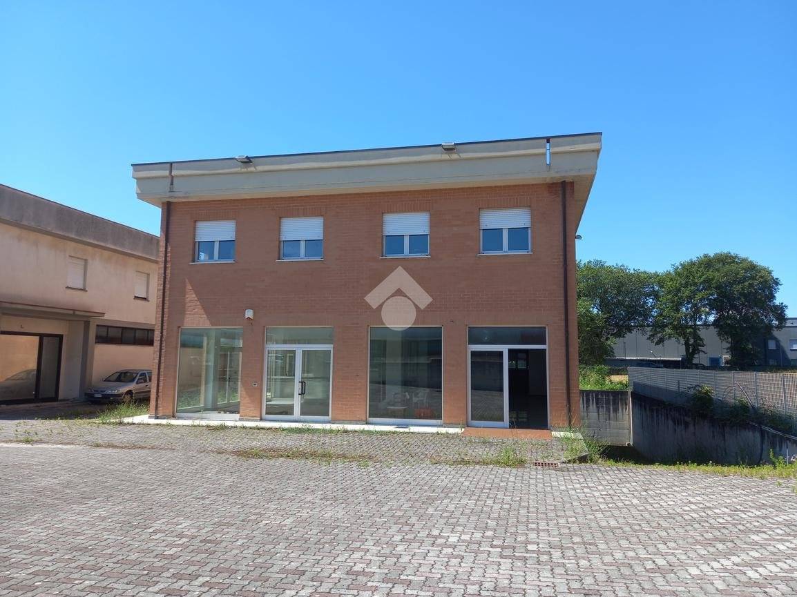 3-Zimmer Lagerhaus in Foligno, Italy, Nr. 72556