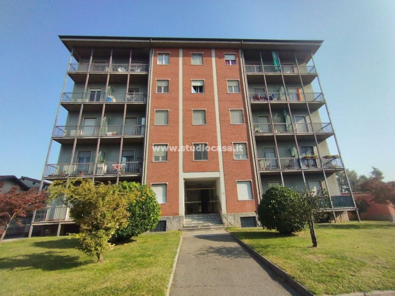2-salle Appartement à Belgioioso, Italy No. 78544