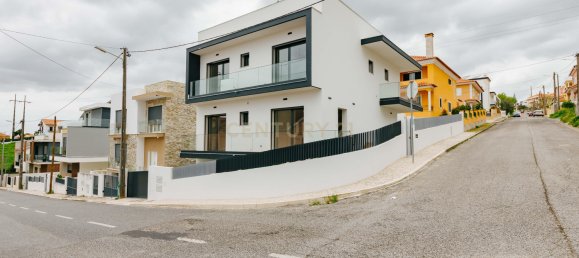 Villa de 4 dormitorios en Odivelas, Portugal No. 100421 2