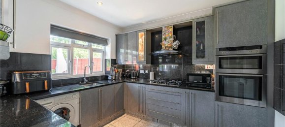 3 bedrooms House in Harrow, United Kingdom No. 12173 4