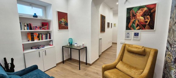 135m² Commercial property in Caserta, Italy No. 301094 2