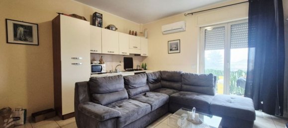 5 rooms Apartment in Pianella, Italy No. 257966 2