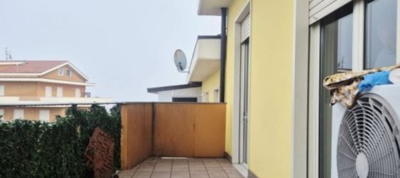 5 rooms Apartment in Pianella, Italy No. 257966 6