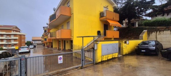 5 rooms Apartment in Pianella, Italy No. 257966 25