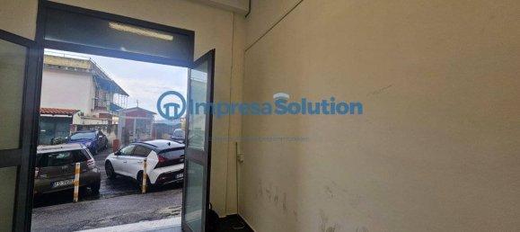 1-Zimmer Gewerbliche Immobilie in Naples, Italy, Nr. 151501 9