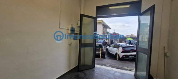 1-Zimmer Gewerbliche Immobilie in Naples, Italy, Nr. 151501 8