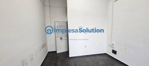 1-Zimmer Gewerbliche Immobilie in Naples, Italy, Nr. 151501 11