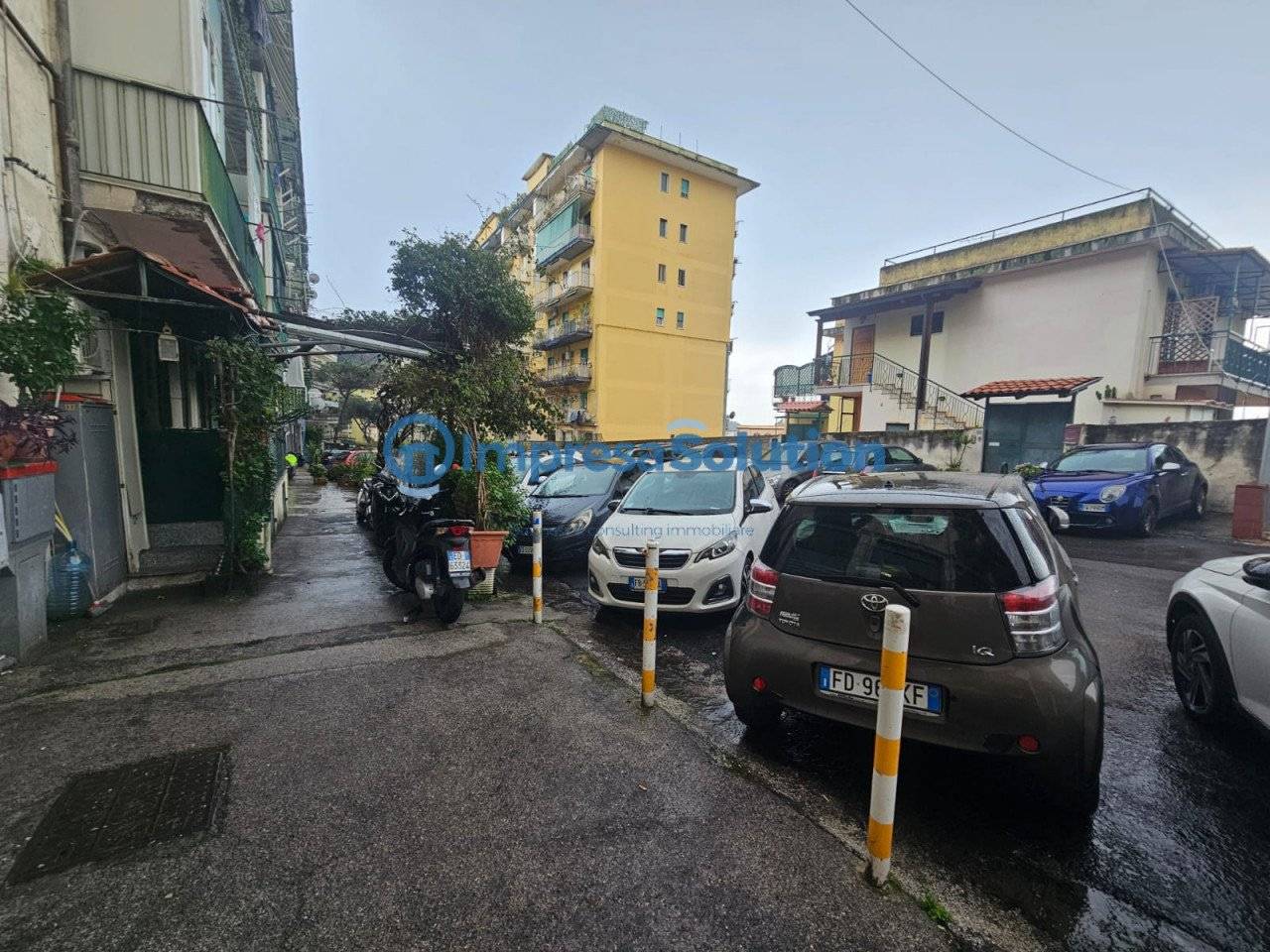 1-Zimmer Gewerbliche Immobilie in Naples, Italy, Nr. 151501