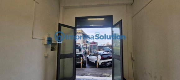 1-Zimmer Gewerbliche Immobilie in Naples, Italy, Nr. 151501 6