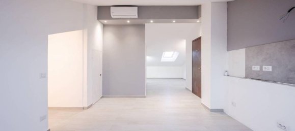 2 rooms Apartment in Parma, Italy No. 33034 3