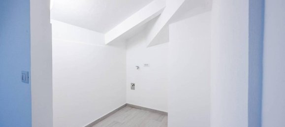 2 rooms Apartment in Parma, Italy No. 33034 11