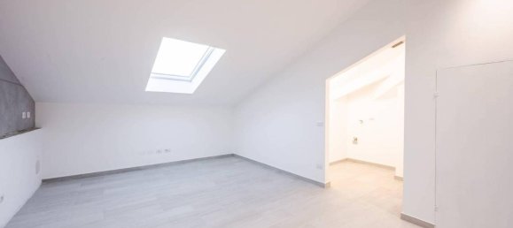 2 rooms Apartment in Parma, Italy No. 33034 8