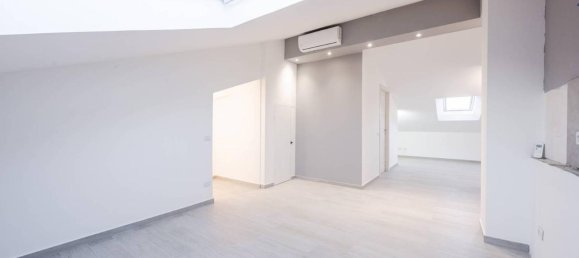 2 rooms Apartment in Parma, Italy No. 33034 4