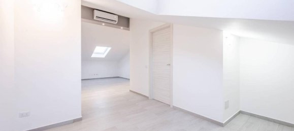 2 rooms Apartment in Parma, Italy No. 33034 13