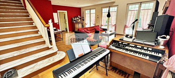 Villa de 6 dormitorios en Pietrasanta, Italy No. 323233 2