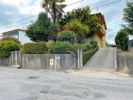 4 bedrooms Apartment in Requiao, Portugal No. 21190