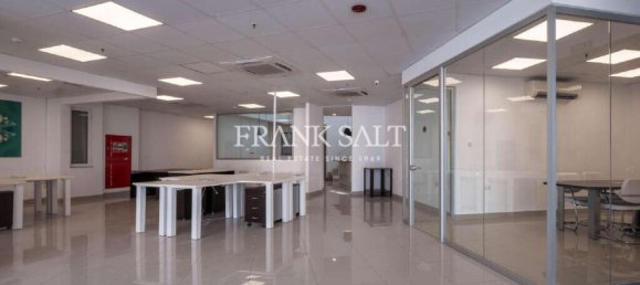 400m² Office in Saint Julian's, Malta No. 11886 14