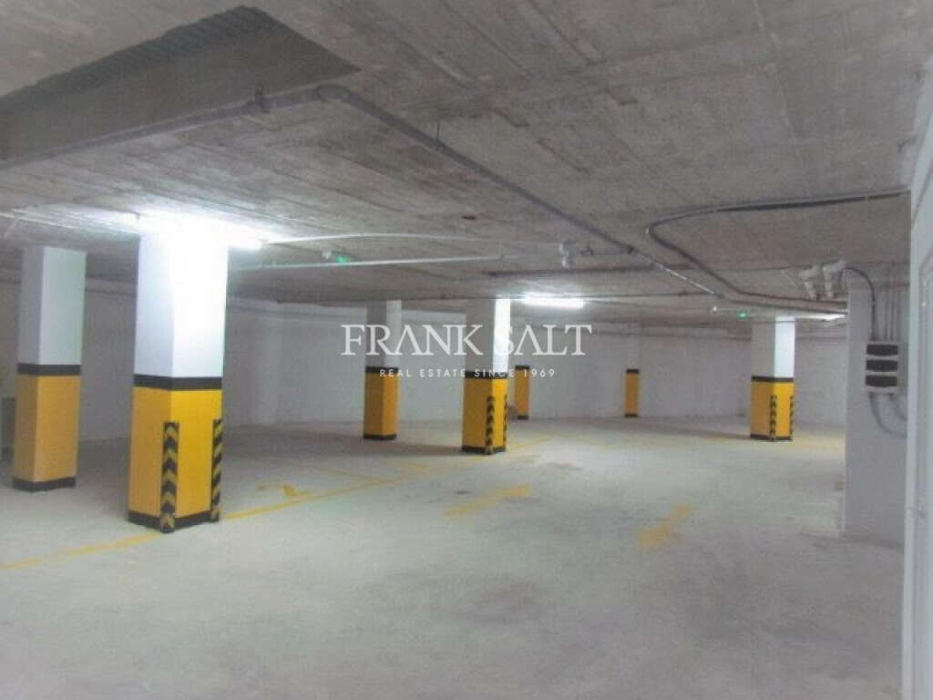 400m² Office in Saint Julian's, Malta No. 11886