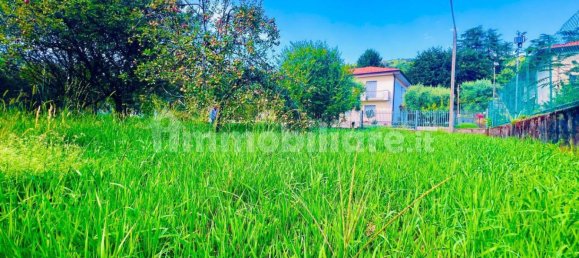 Grundstück in Cocquio-Trevisago, Italy 910m², Nr. 303483 8