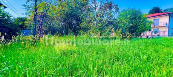 Grundstück in Cocquio-Trevisago, Italy 910m², Nr. 303483 3