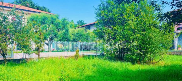 Grundstück in Cocquio-Trevisago, Italy 910m², Nr. 303483 7