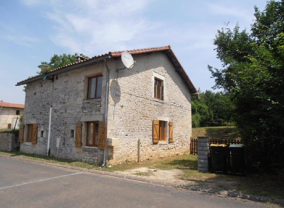 3 bedrooms House in Ruffec, France No. 317608
