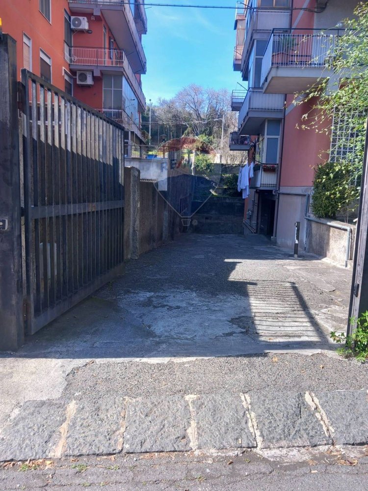  مرآب في Catania, Italy 80متر مربع رقم 394928