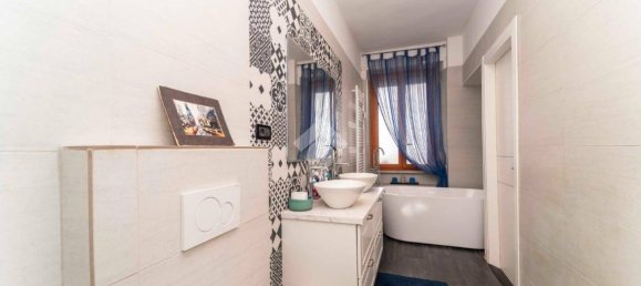 Квартира с 2 спальнями в Грульяско, Италия № 337382 20