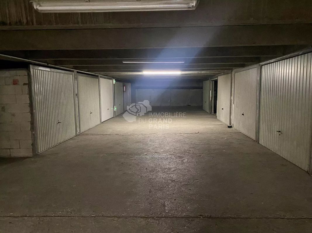 12m² Parking in Vitry-sur-Seine, France No. 115416