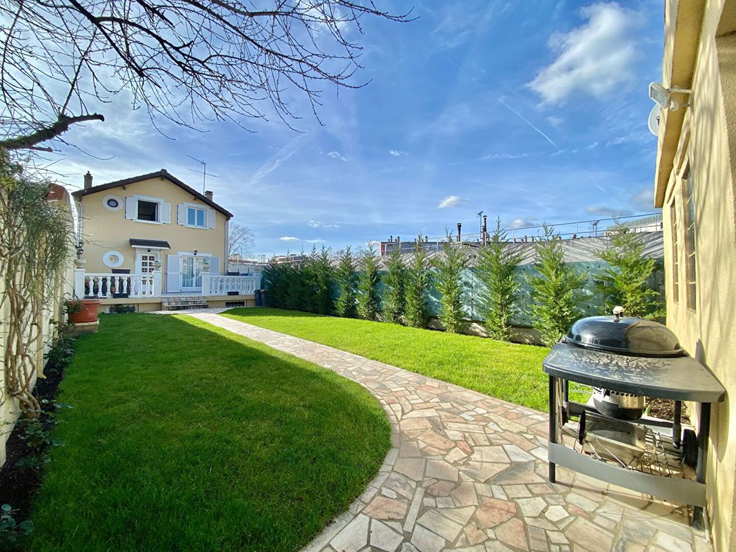 4 bedrooms House in Nanterre, France No. 115501