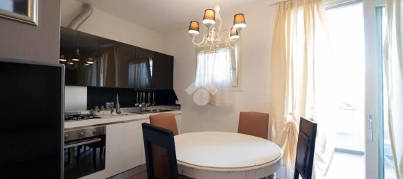 3 bedrooms Apartment in Prato, Italy No. 319373 7