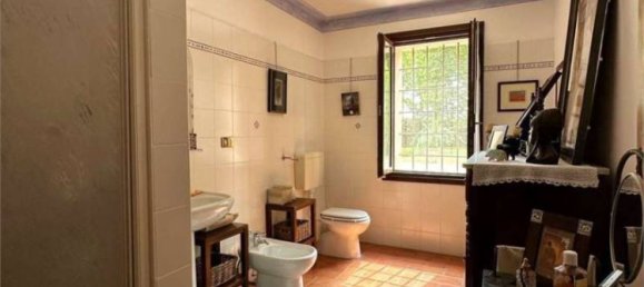 5 غرف نوم فيلا في San Possidonio, Italy رقم 59999 46