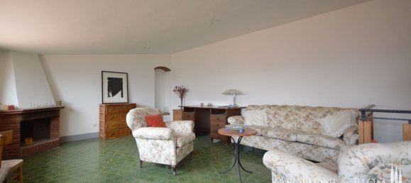 3 bedrooms Apartment in Montepulciano, Italy No. 52837 3