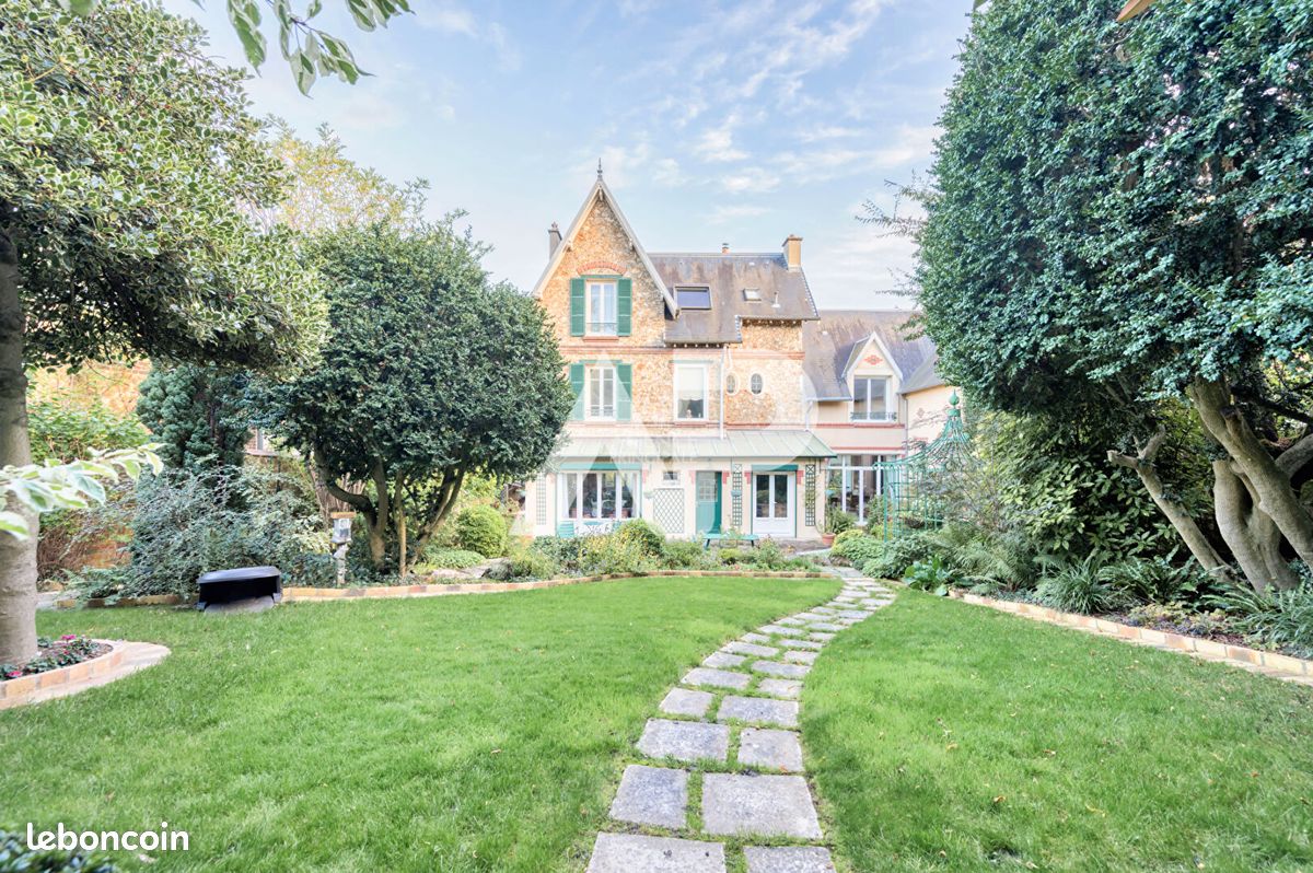 6 bedrooms House in Sevres, France No. 169258