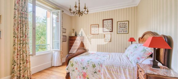 6 bedrooms House in Sevres, France No. 169258 12