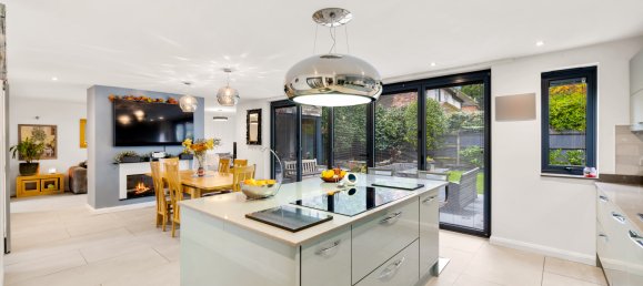 4 bedrooms House in Crawley, United Kingdom No. 1053 4